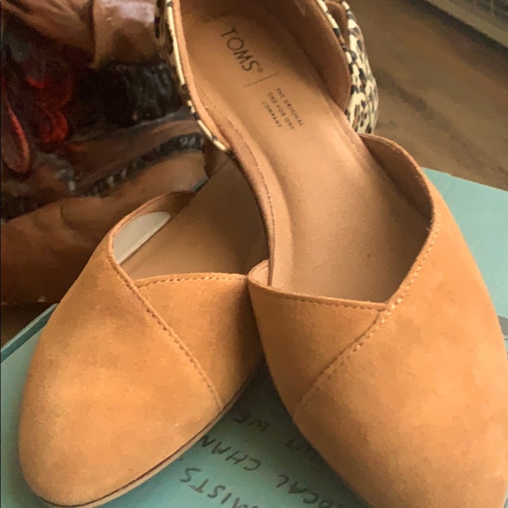 Tom’s size 8.5 Tan/Cheetah Julia D’orsey flat